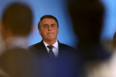 Bolsonaro issues decree limiting social media moderation