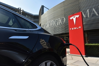 Tesla sets up Shanghai firm as it expands China presence