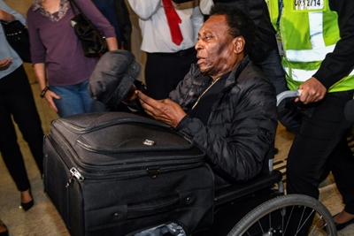 Pele back in Brazil after hospital stay in France