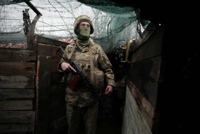 Ukraine leader Zelensky urges Putin to meet in war-torn east