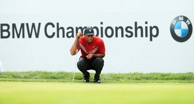 Woods undergoes knee surgery, schedule unaffected