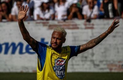 Neymar finally shows up for PSG training -- report