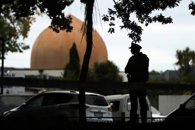 Police probe mosque attack links after man dies in stand-off