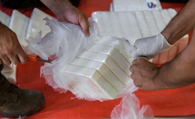 Fake cures, risky rumours: virus misinformation hits home