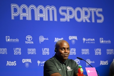 US athletics legend Lewis lashes Trump