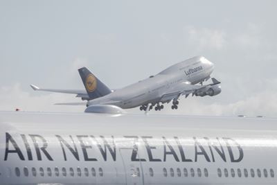 New Zealand restricts entry for Kiwis escaping coronavirus