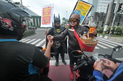 Indonesia seizes half a million virus masks amid panic buying