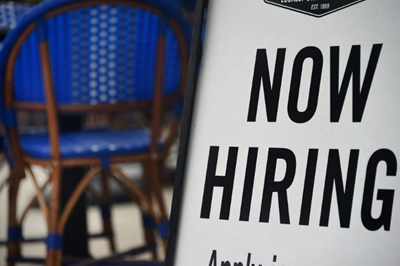 US growth, job gains slowing, Fed reports