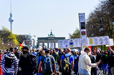 Protests as Germany scrambles to pass national virus law