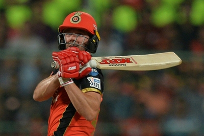 De Villiers hits fifty as Bangalore trump Hyderabad in IPL