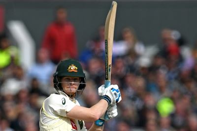 Smith holds firm in Ashes return after Broad double strike