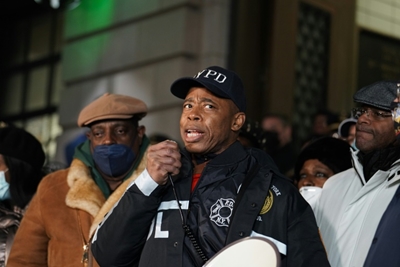 Second NY cop dies after gun battle in Harlem