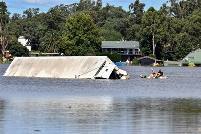 Australia begins long clean-up as floodwaters recede