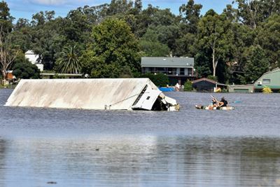 Australia begins long clean-up as floodwaters recede