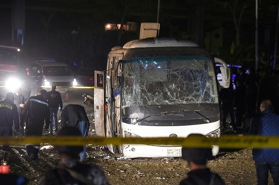Two Vietnamese tourists, guide killed by Egypt roadside bomb 