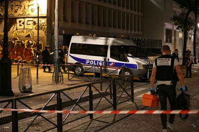 7 wounded in Paris knife attack