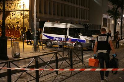 7 wounded in Paris knife attack