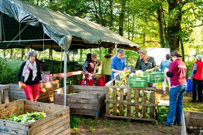 Dutch families join 'people's farm' to counter climate change