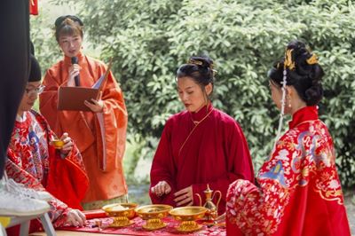 Special effects and virtual guests: China weddings go online