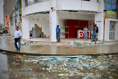 Over 160 dead as cyclone destroys city