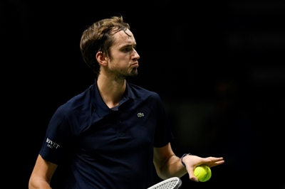 Russians knock holders Spain out of Davis Cup