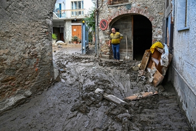 France and Italy step up rescue efforts after floods
