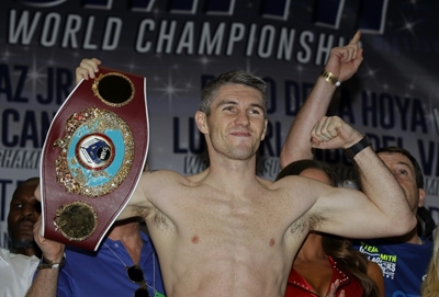 England's Smith, Ghana's Mensah seek world boxing crowns