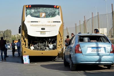 Bomb blast hits tourist bus near Egypt pyramids