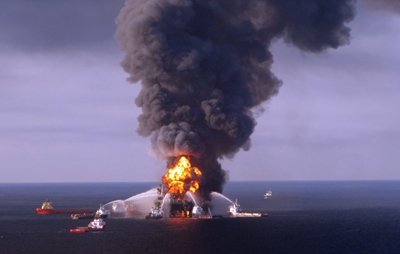 Ten years after huge US oil spill, fears of offshore drilling persist