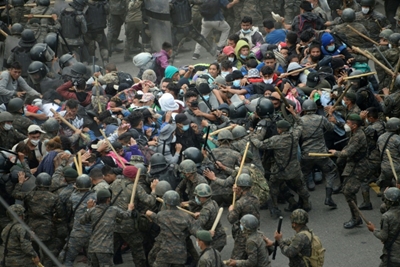 Guatemalan security forces break up US-bound migrant caravan