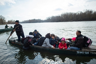 EU diplomats head to Turkey amid migrant crisis