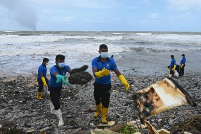 Sri Lanka braces for beach pollution as ship burns 