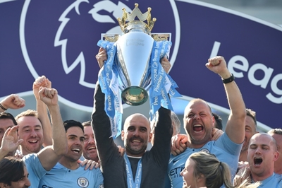 Man Utd aim to keep Man City title celebrations on ice