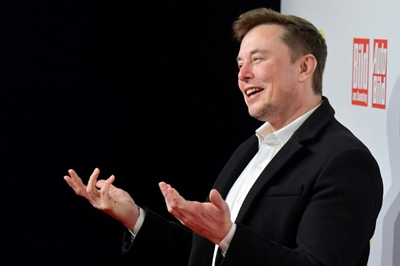 Musk says Tesla close to developing fully autonomous car