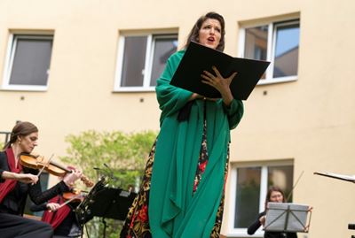 Opera returns to Vienna with hotel 'window concert'