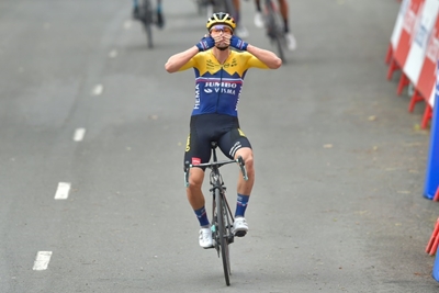 Roglic wins Vuelta a Espana opening stage as Froome suffers 