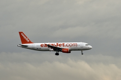 EasyJet bans peanuts on flights