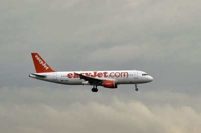 EasyJet bans peanuts on flights
