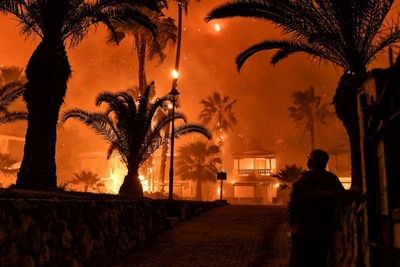 Greek villages evacuated as forest fire rages