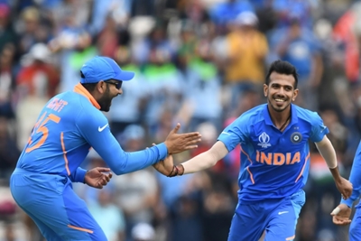 India spin SA into trouble in World Cup
