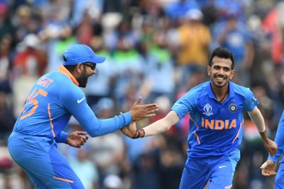 India spin SA into trouble in World Cup