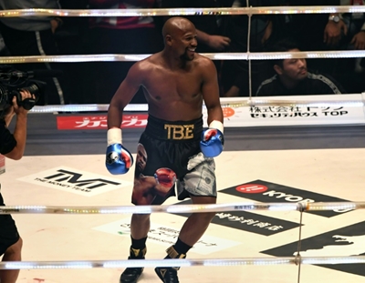 Mayweather to stage exhibition against YouTuber Logan Paul