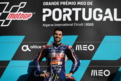Oliveira claims 'extra special' win in MotoGP finale 