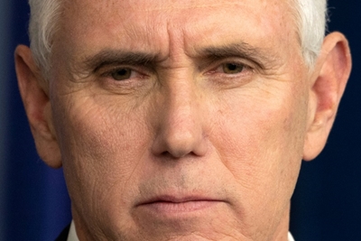 Pence flouts US hospital's mask policy during visit