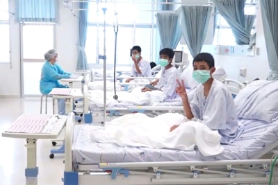 Thai boys were passed "sleeping" through cave: rescue diver 