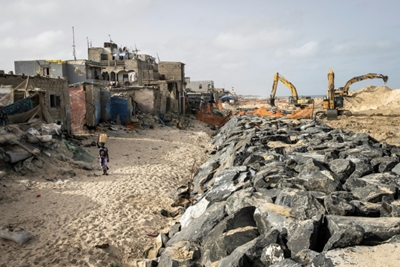 Senegal's old capital on the frontline against rising sea