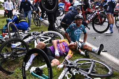 Tour de France fan who caused pile-up set gets fine