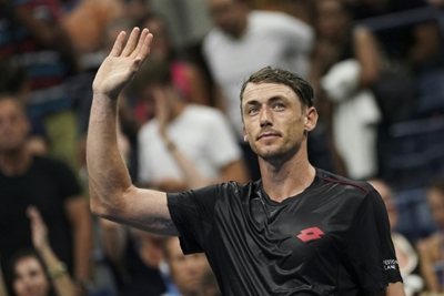 Black night as Federer, Sharapova crash at US Open