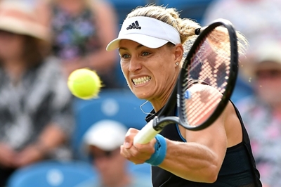Kerber makes strong start at Eastbourne