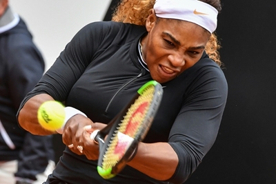 Serena eases to victory in Rome return